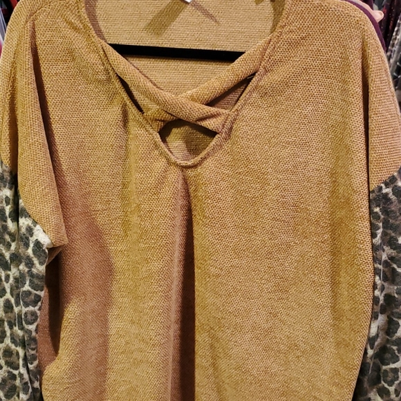 Last Medium Leopard Sleeve Knit Top - Picture 5 of 8